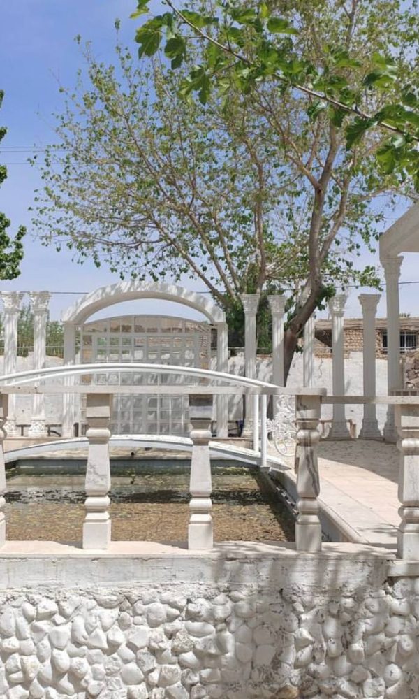 باغ عمارت کوروش اصفهان